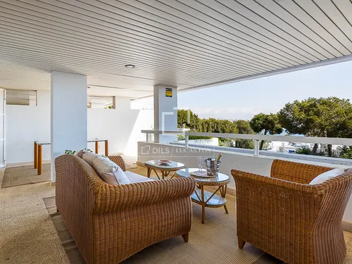 3 Bedrooms Apartment in Calle Bellpuig