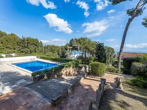 3 Bedrooms Apartment in Calle Bellpuig