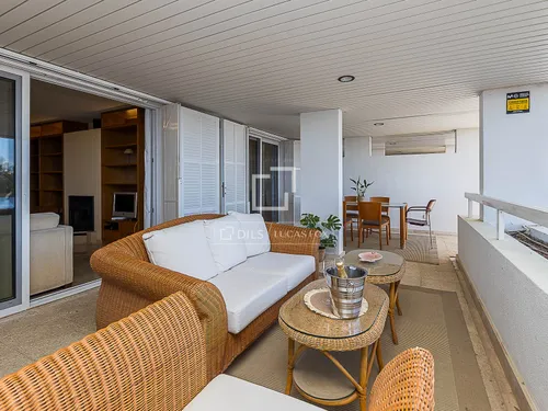 3 Bedrooms Apartment in Calle Bellpuig