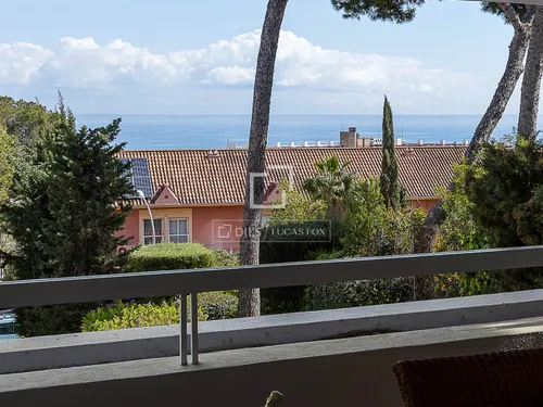 3 Bedrooms Apartment in Calle Bellpuig