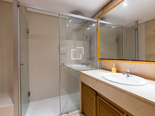 3 Bedrooms Apartment in Calle Bellpuig