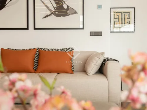6 Bedrooms House / Villa in Carrer Buho