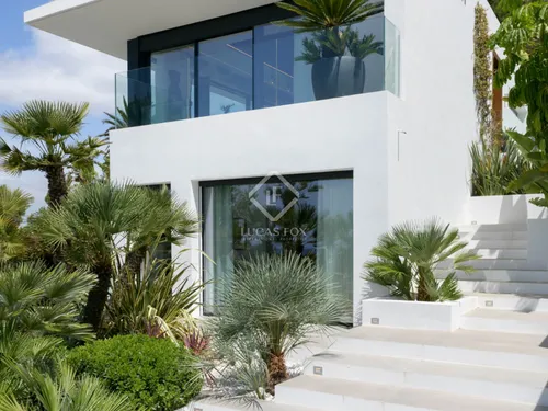 6 Bedrooms House / Villa in Carrer Buho