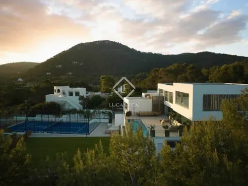 8 Bedrooms House / Villa in Carrer Camí de sa Torre