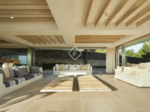 8 Bedrooms House / Villa in Carrer Camí de sa Torre