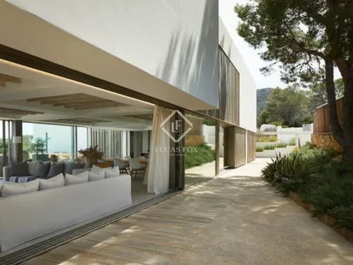 8 Bedrooms House / Villa in Carrer Camí de sa Torre