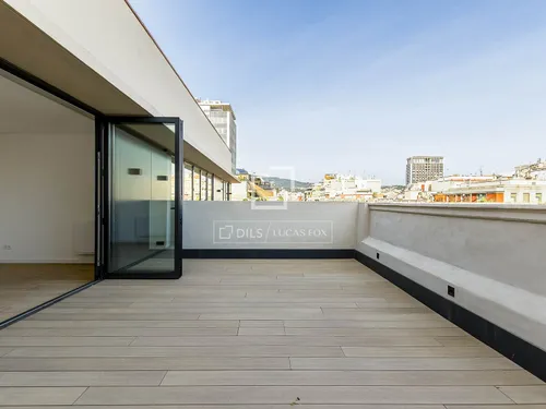 Excellent 2-bedroom apartment with 26 m² terrace for sale in Eixample Right