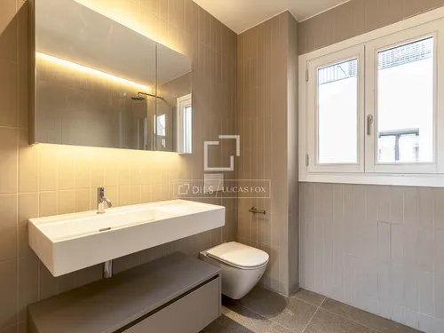 2 Bedrooms Apartment in Rambla Catalunya