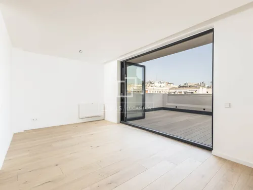 2 Bedrooms Apartment in Rambla Catalunya