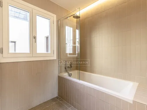 2 Bedrooms Apartment in Rambla Catalunya