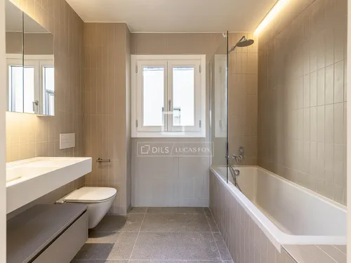 2 Bedrooms Apartment in Rambla Catalunya