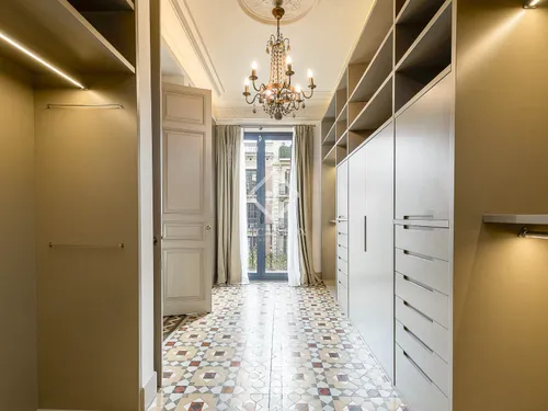 3 Bedrooms Apartment in Consell de Cent