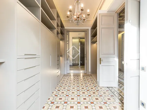 3 Bedrooms Apartment in Consell de Cent