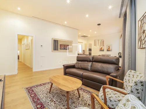 Elegant 4-bedroom designer apartment for sale in the heart of El Born, Barcelona