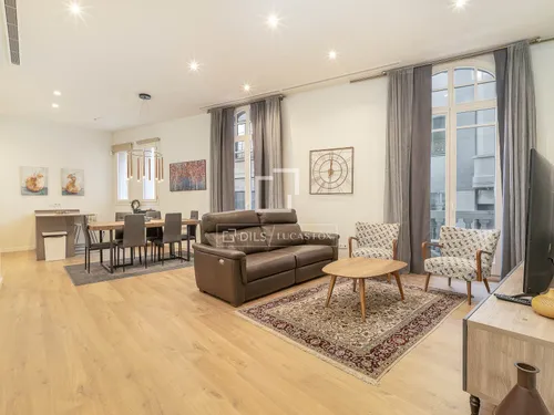 Elegant 4-Bedroom Designer Apartment in the Heart of El Born