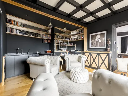 6 Bedrooms Apartment in Via Augusta