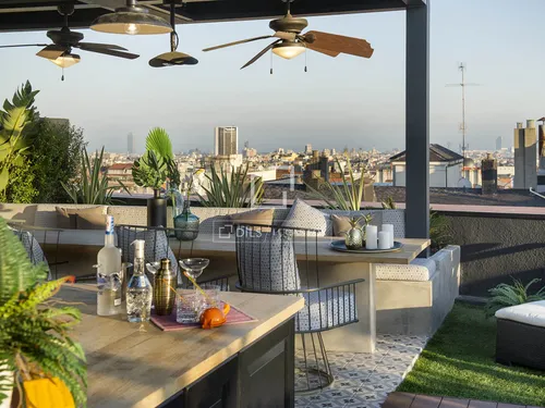 6 Bedrooms Apartment in Via Augusta