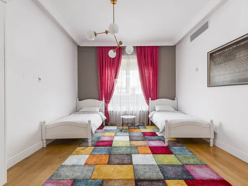 6 Bedrooms Apartment in Via Augusta