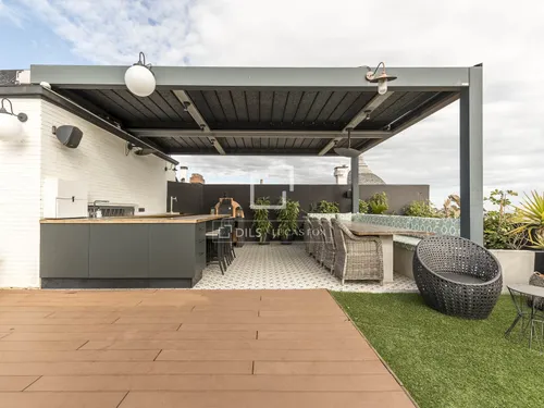 6 Bedrooms Apartment in Via Augusta