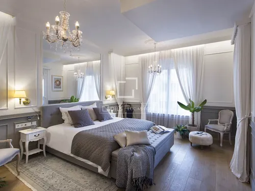 6 Bedrooms Apartment in Via Augusta