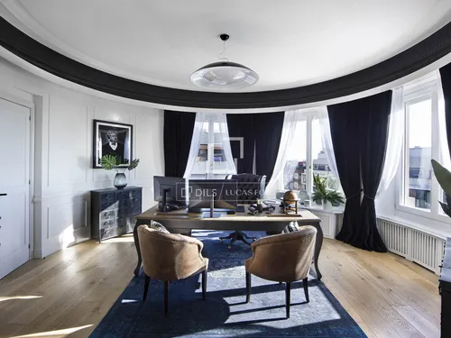 6 Bedrooms Apartment in Via Augusta