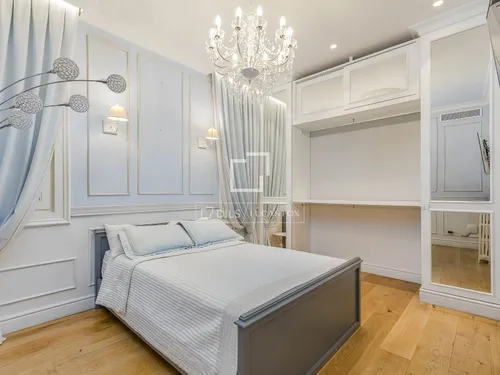 6 Bedrooms Apartment in Via Augusta