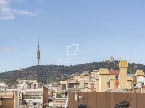 6 Bedrooms Apartment in Via Augusta