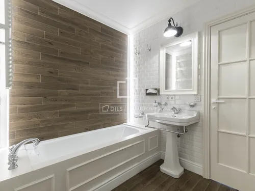 6 Bedrooms Apartment in Via Augusta