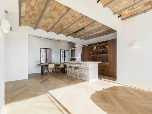 4 Bedrooms Apartment in Passeig de Sant Joan