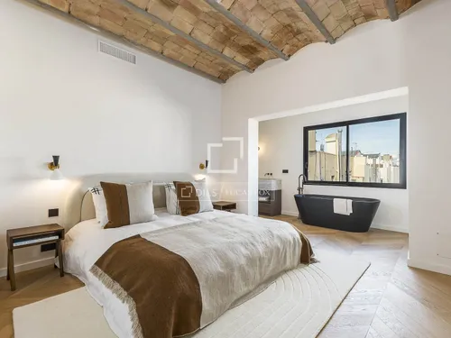 4 Bedrooms Apartment in Passeig de Sant Joan