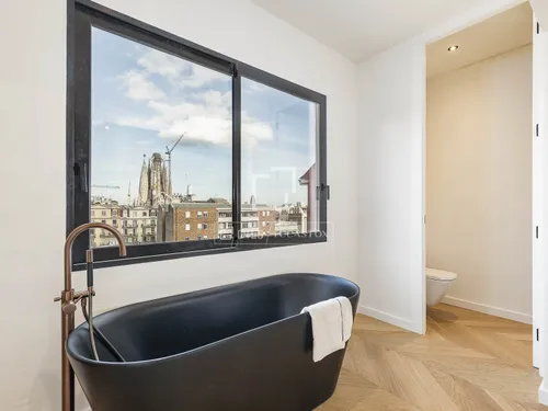 4 Bedrooms Apartment in Passeig de Sant Joan