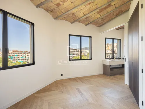4 Bedrooms Apartment in Passeig de Sant Joan