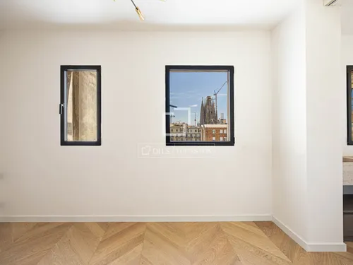 4 Bedrooms Apartment in Passeig de Sant Joan