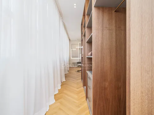 4 Bedrooms Apartment in Gran Via de les Corts Catalanes