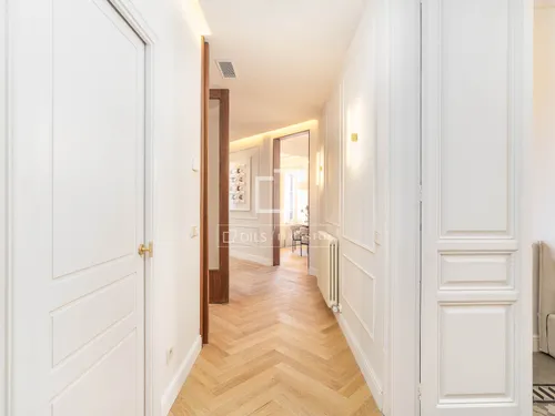 4 Bedrooms Apartment in Gran Via de les Corts Catalanes