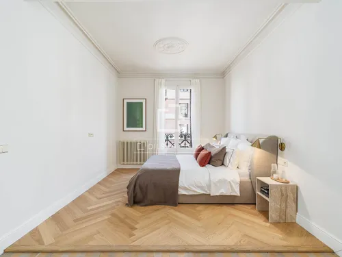 4 Bedrooms Apartment in Gran Via de les Corts Catalanes