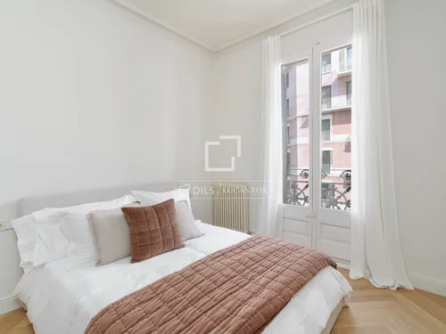 4 Bedrooms Apartment in Gran Via de les Corts Catalanes