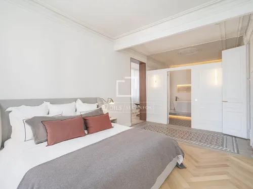 4 Bedrooms Apartment in Gran Via de les Corts Catalanes