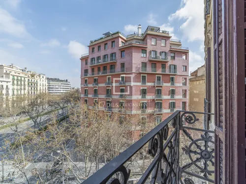 4 Bedrooms Apartment in Gran Via de les Corts Catalanes
