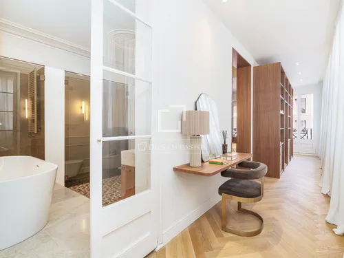 4 Bedrooms Apartment in Gran Via de les Corts Catalanes