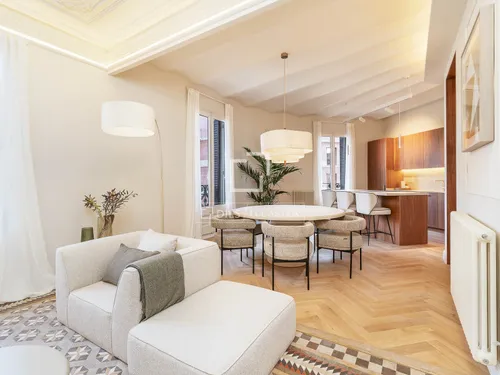 4 Bedrooms Apartment in Gran Via de les Corts Catalanes