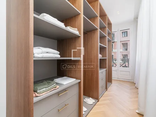 4 Bedrooms Apartment in Gran Via de les Corts Catalanes