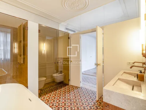 4 Bedrooms Apartment in Gran Via de les Corts Catalanes