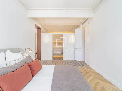 4 Bedrooms Apartment in Gran Via de les Corts Catalanes