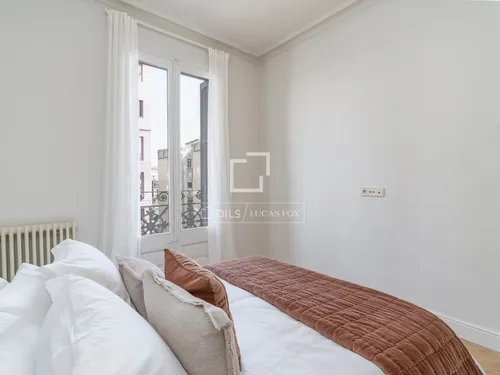4 Bedrooms Apartment in Gran Via de les Corts Catalanes