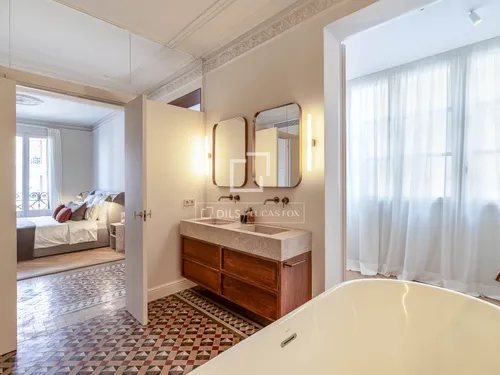 4 Bedrooms Apartment in Gran Via de les Corts Catalanes