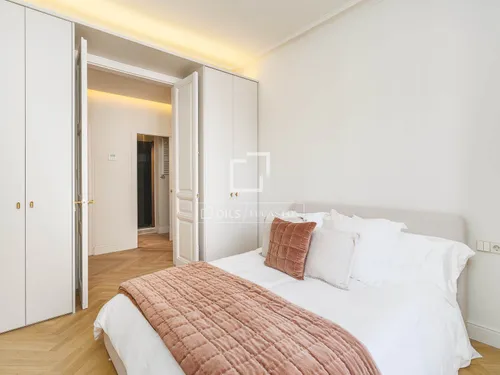 4 Bedrooms Apartment in Gran Via de les Corts Catalanes