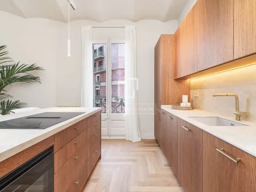 4 Bedrooms Apartment in Gran Via de les Corts Catalanes