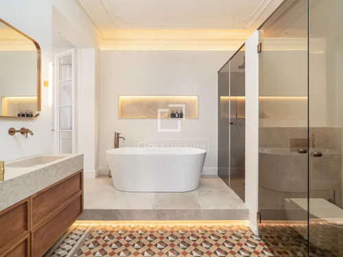 4 Bedrooms Apartment in Gran Via de les Corts Catalanes