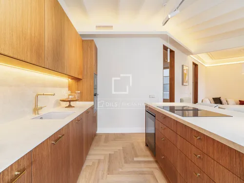 4 Bedrooms Apartment in Gran Via de les Corts Catalanes